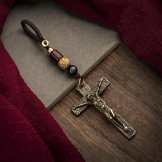 Colar de crucifixo vintage de latão com tristeza