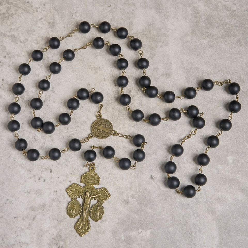 Rosario con crucifijo de San Benito con ágata negra | Amen Artisan