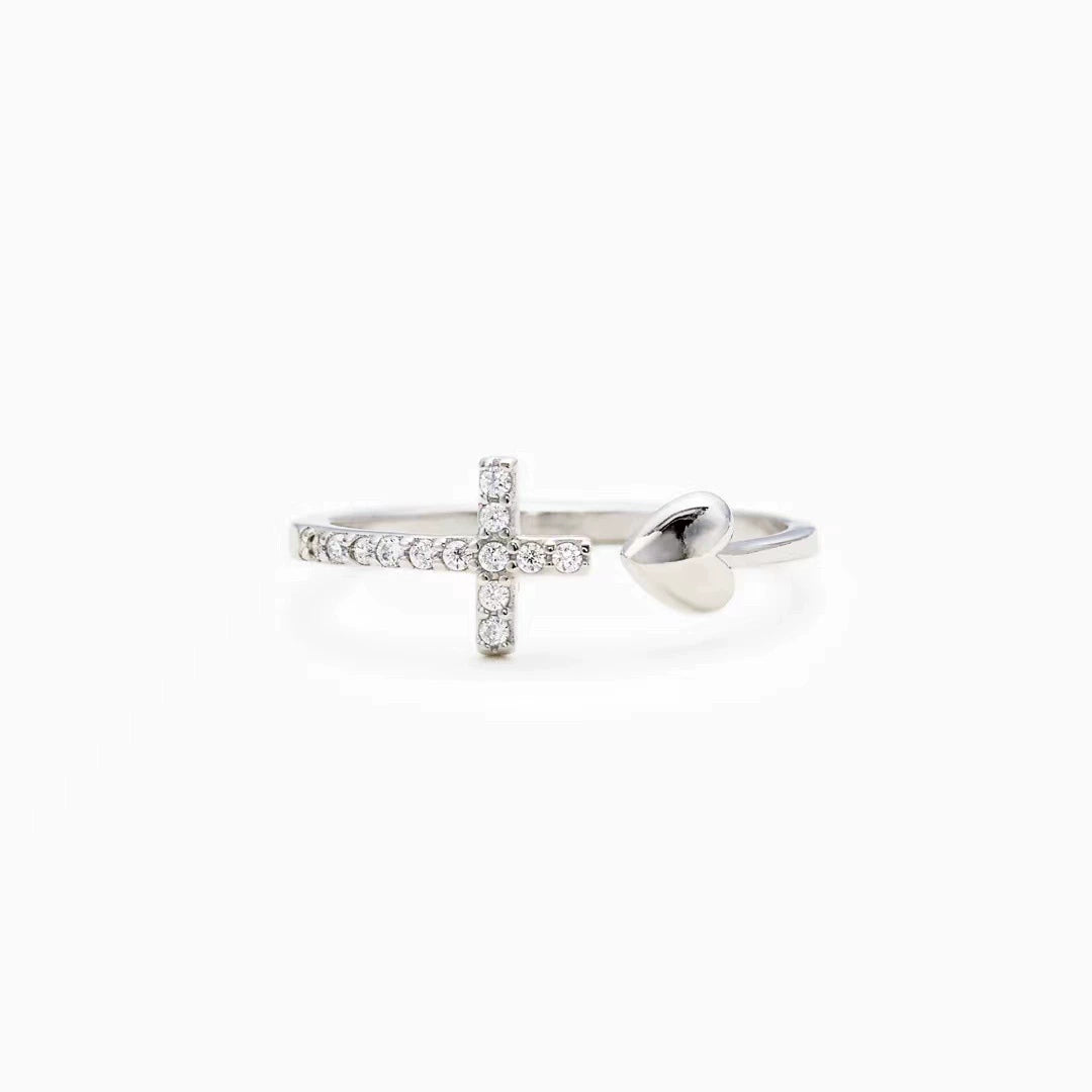 Anillo artesanal de circonita cúbica con forma de corazón y cruz Amen