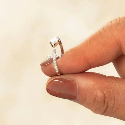 Anillo artesanal de circonita cúbica con forma de corazón y cruz Amen