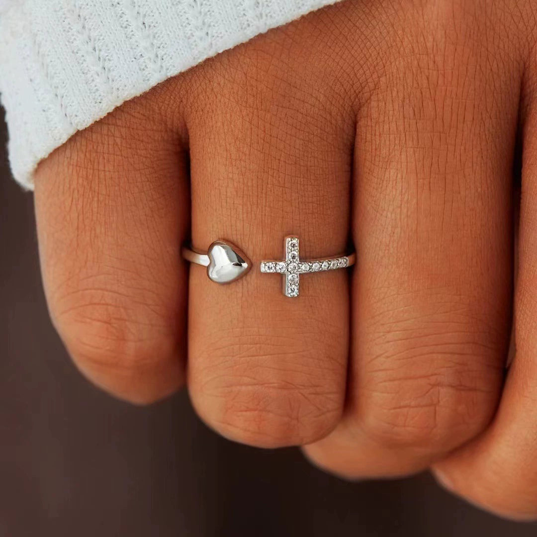 Anillo artesanal de circonita cúbica con forma de corazón y cruz Amen